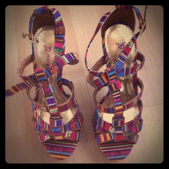 Traded😄😄😄Multicolor platform heels