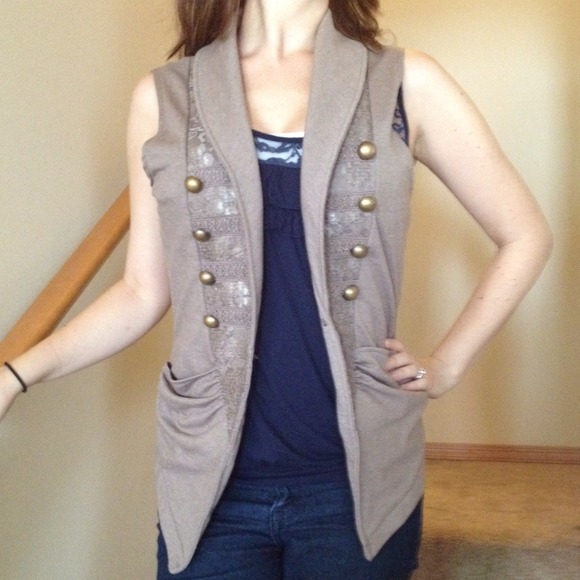 💢reserved💢Brand new military vest with lace