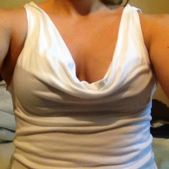 🔴Sold🔴💍 White cowl tank with sparkling back