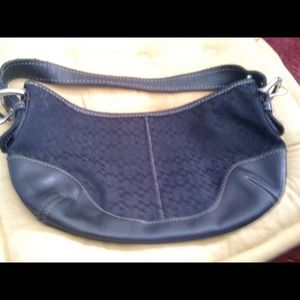 Tiny cute Coach handbag! Perfect for a night out!!