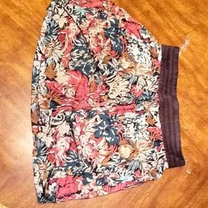 NWT Printed flowy mini skirt