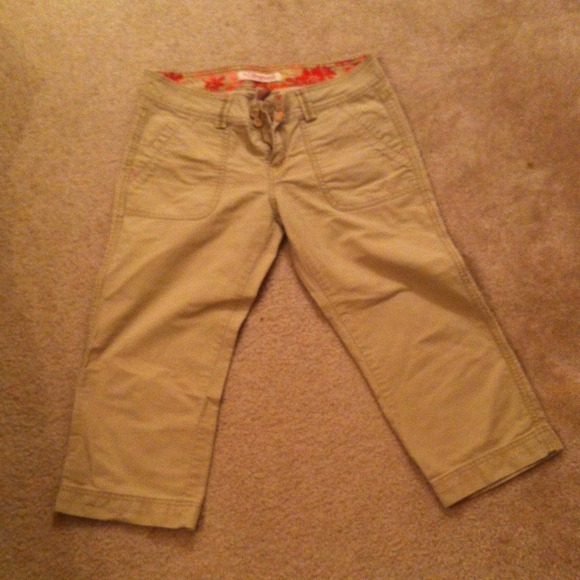 Light tan capris