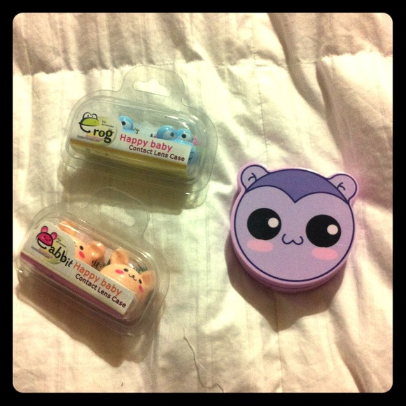 Cute animal contact lenses cases. 🐸🐰