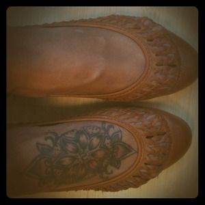 Vintage tan braided flats
