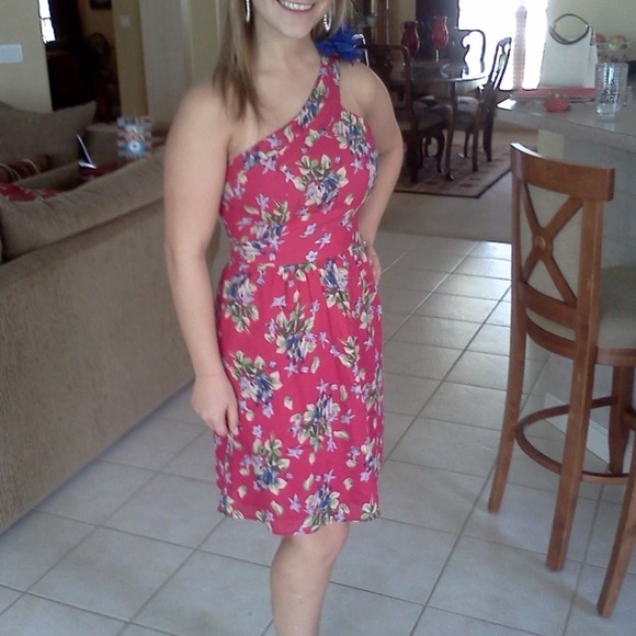 SOLD-NO LONGER AVAILABLE💜Pink, one-shoulder dress - Picture 3 of 4