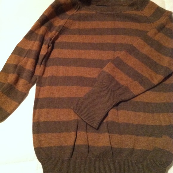 ⭕traded⭕Tan and olive gap sweater