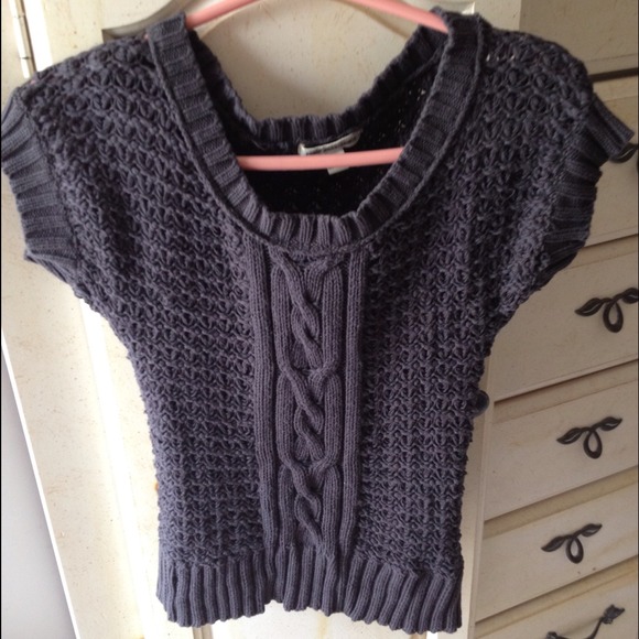 Short sleeve sweater