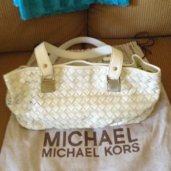 🚫SOLD🚫Large drawstring SATCHEL-Patent leather. - Picture 2 of 4