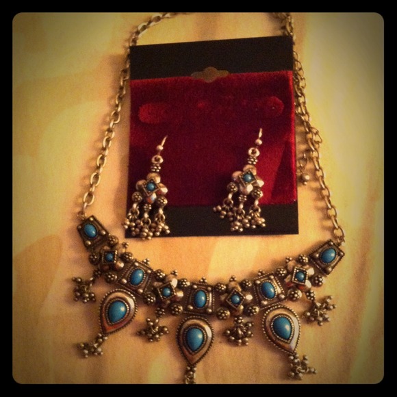 Silver and nice blue neckless
