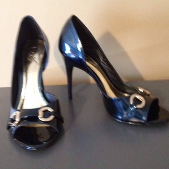 Carlos Santana Patent Leather Pumps - Picture 2 of 2
