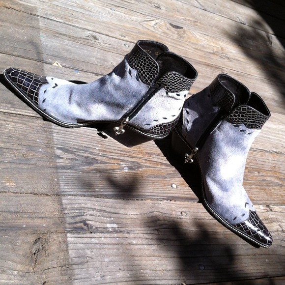 "Cowhide" suede sexy Donald Pliner ankle boots