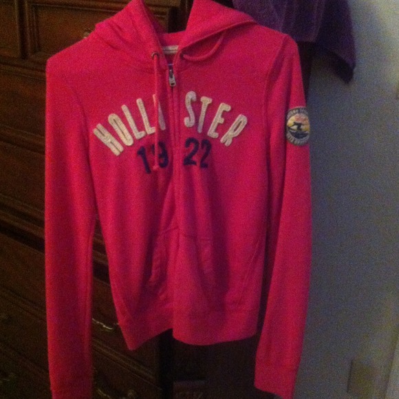 Hollister pink sweater size M (runs small)