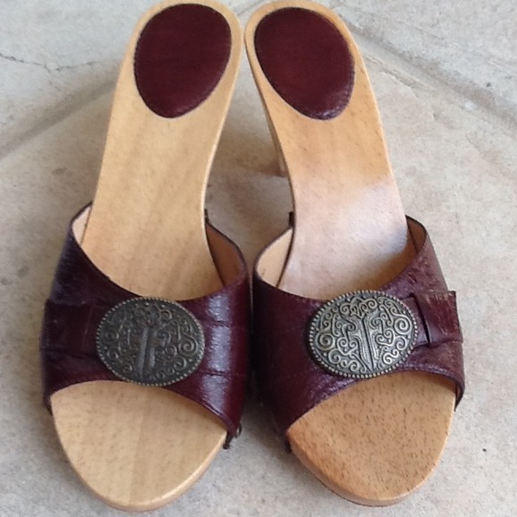 Famous FRYE 3" Metal Slide