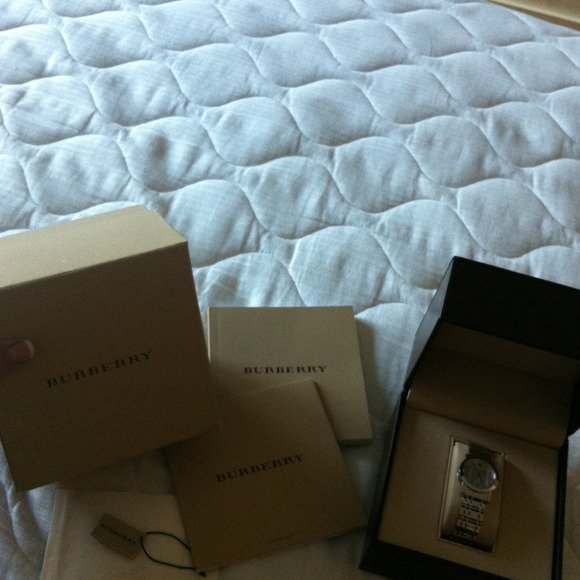 Authentic women\'s Burberry watch main image 4