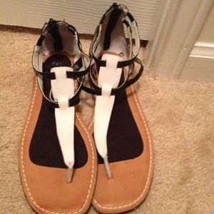 💢RESERVED💢 Navy and White Gap Sandals