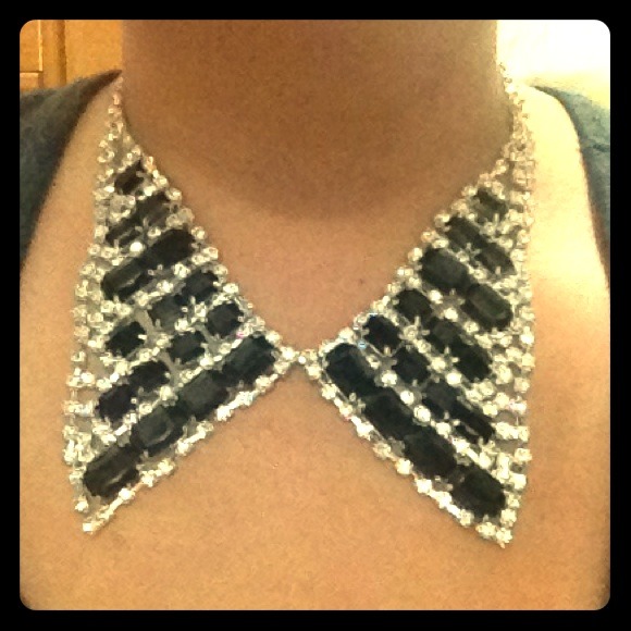 Collar necklace