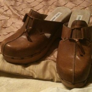 🌟🌟SOLD🌟🌟Steve Madden tan/camel clog