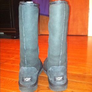 Authentic Ugg's ((reduced price!!!)