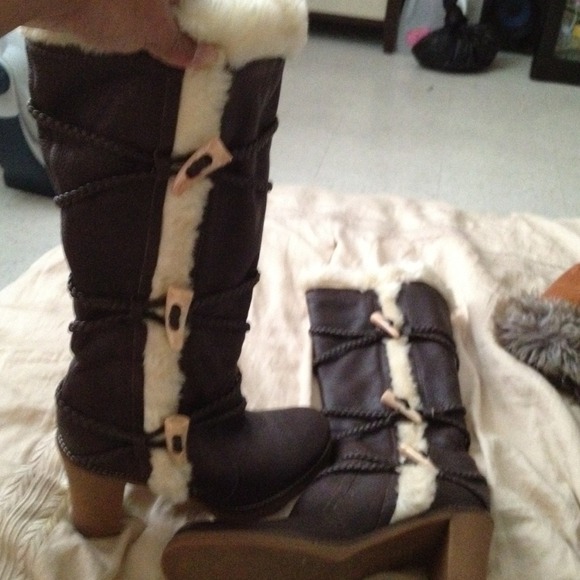 Brown BCBG leather calf boots with faux fur trim