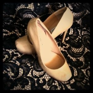 Never worn nude Madden pumps