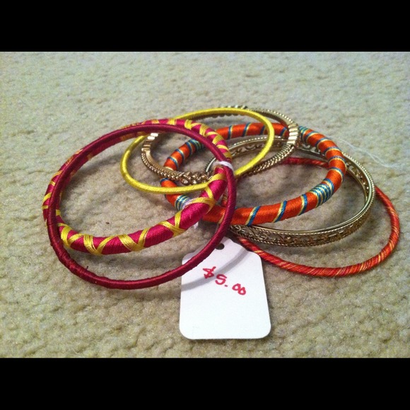 Bracelets - Picture 1 of 2