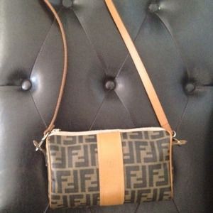 💢💢sold💢 💢Authentic vintage Fendi handbag