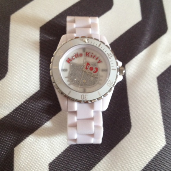 White hello kitty watch.