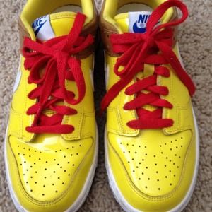Womens NIKE Dunks