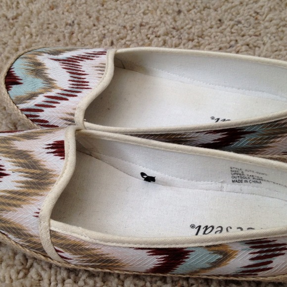 WETSEAL Flats - Picture 2 of 3