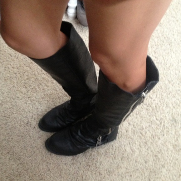❌SOLD❌Black Zip Up Boots