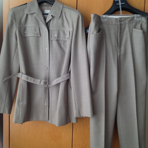 Vintage Women’s Wool 2PC Suit-Blazer Size Large and Pants Size 8 - Picture 1 of 3