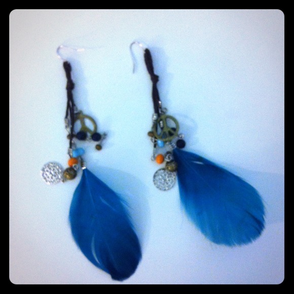 Cute turquoise feather earrings!(: