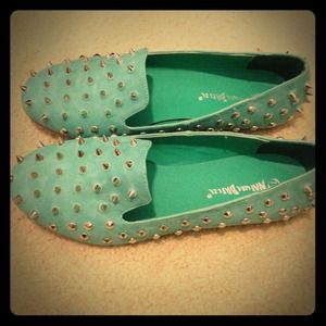 💢RESERVED💢NEW mint stud loafer!