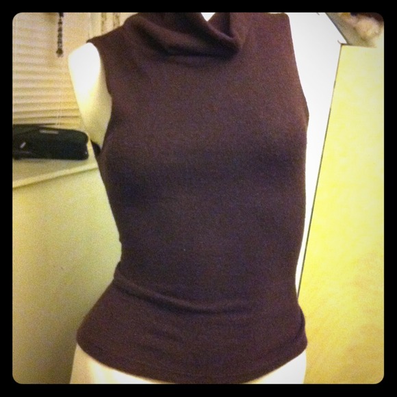 🔘SOLD🔘 chocolate brown sleeveless turtleneck