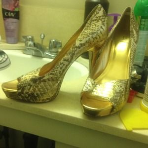 Size 10 Bakers peep toe snake print heels.