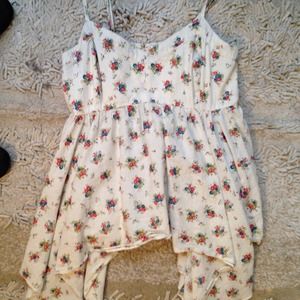 Flirty flowie floral top