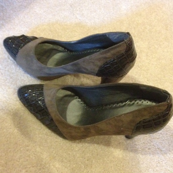 Gray shoes - Picture 2 of 3
