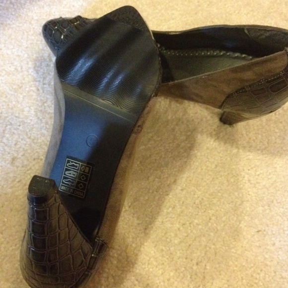 Gray shoes - Picture 3 of 3