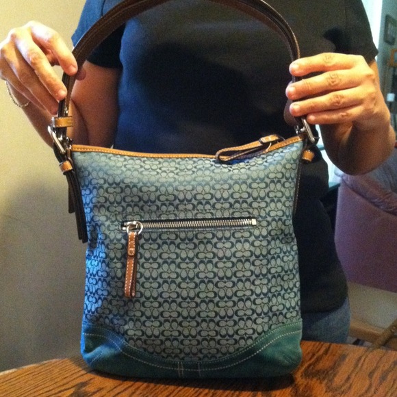 SOLDReserved Authentic coach handbag w adjustable