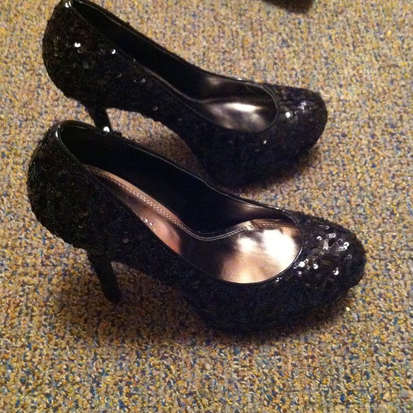Heels - Picture 2 of 3