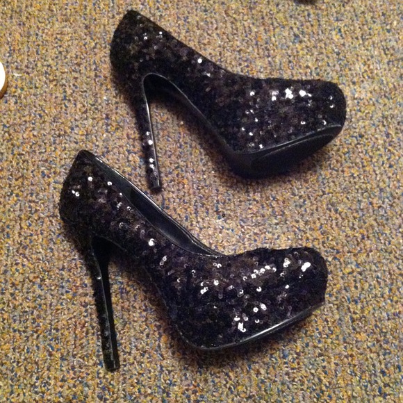 Heels - Picture 3 of 3