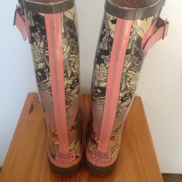 💢SOLD💢Ed Hardy geisha rain boots - Picture 3 of 4