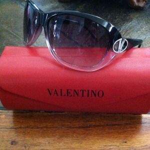 Valentino Accessories - Valentino Authentic Sunglasses Valentino Accessories - Valentino Authentic Sunglasses