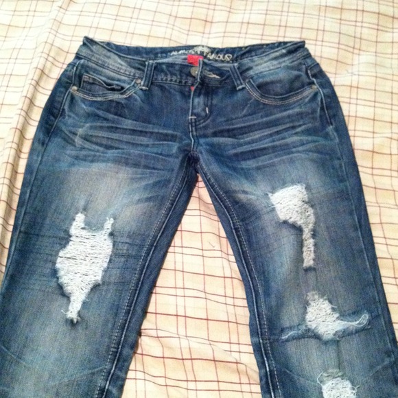 Ripped jeans. Only worn once - Picture 1 of 2