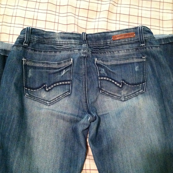 Ripped jeans. Only worn once - Picture 2 of 2