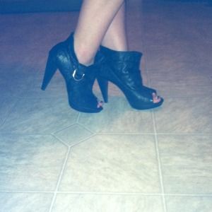 Black heeled boots