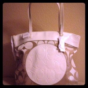 👜SOLD👜.   Authentic Coach- Laura Signature Tote