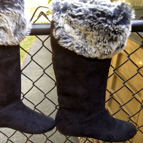 Boots with the (fake) furrr 👍