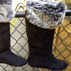 Boots with the (fake) furrr 👍