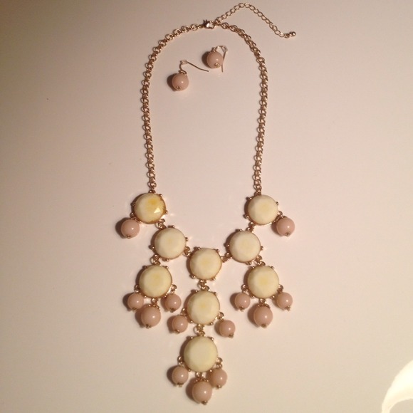 Creme bubble necklace